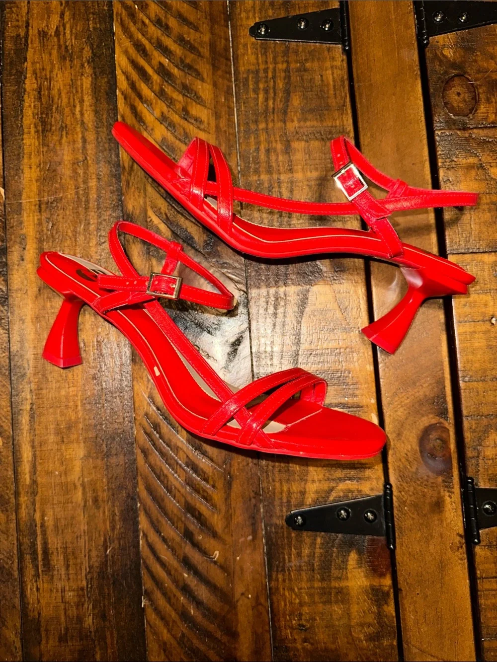 Gianni Bini GB Vibrant Red Strappy Mid Heel Sandals Size 7.5 NWOB